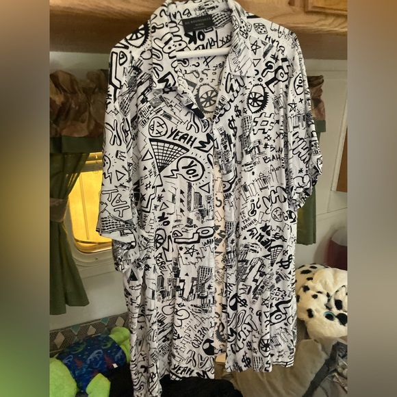 Button down - Picture 1 of 1